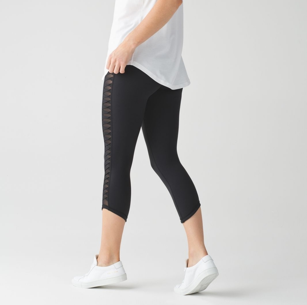 LULULEMON Black Sunshine Salutation Crop Luxtreme Pants 8